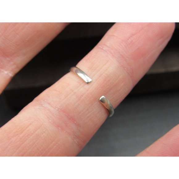 Size 4 Sterling Silver Abstract Heart Toe Band Ring - Picture 2 of 6